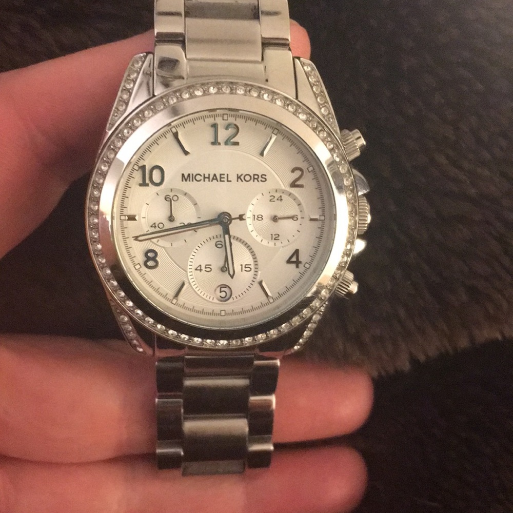 Michael kors watch- like new!!